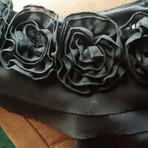 London Times Dress NWT ~ Beautiful Black Dress with flower accent - Picture 4 of 10